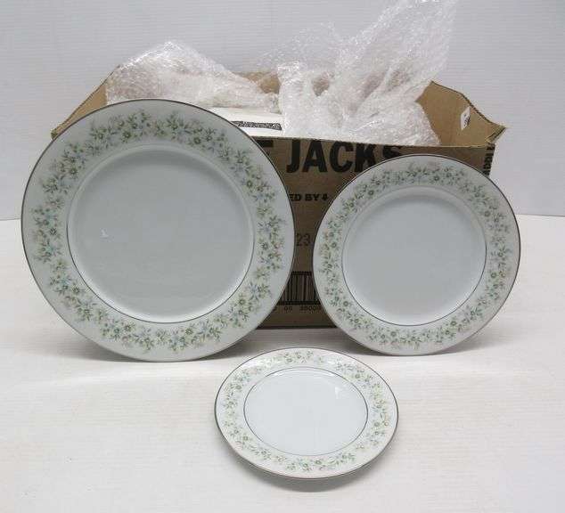 19Piece Noritake, Japan Savannah pattern China from 1969, platinum