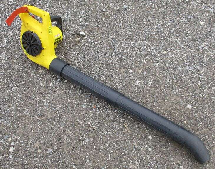 Electric leaf blower, paramount model PB150, good, works fine