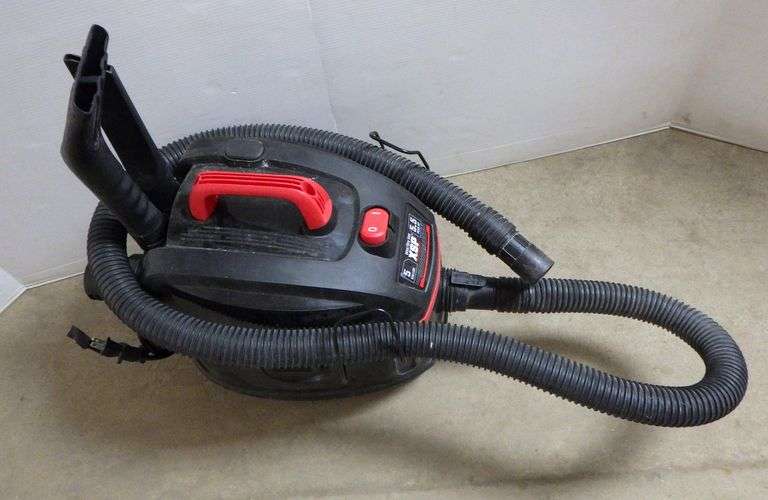 Craftsman 5Gallon 5.5 HP shop vac, suction is great, runs loud