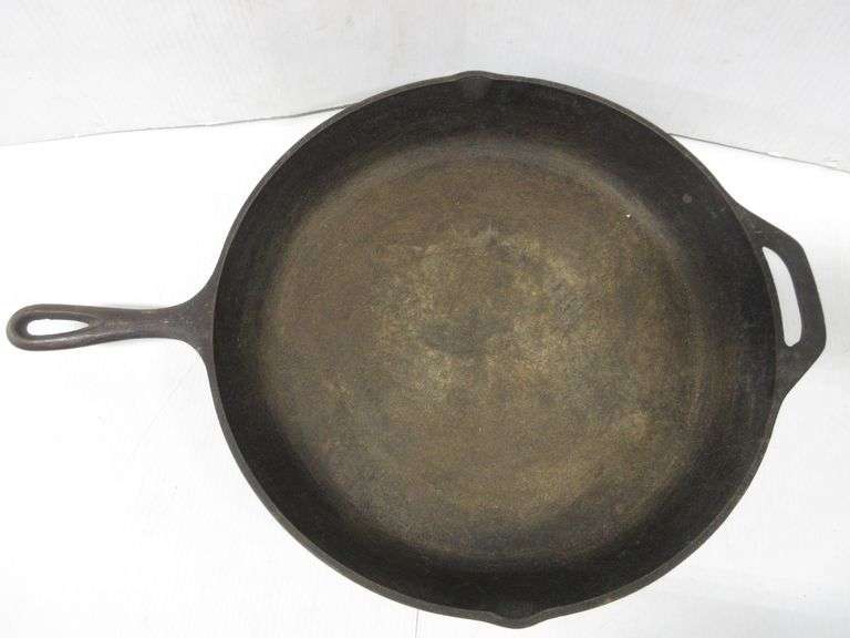 Lodge USA cast iron skillet, 14SK, 15"Dia, very large and heavy, used