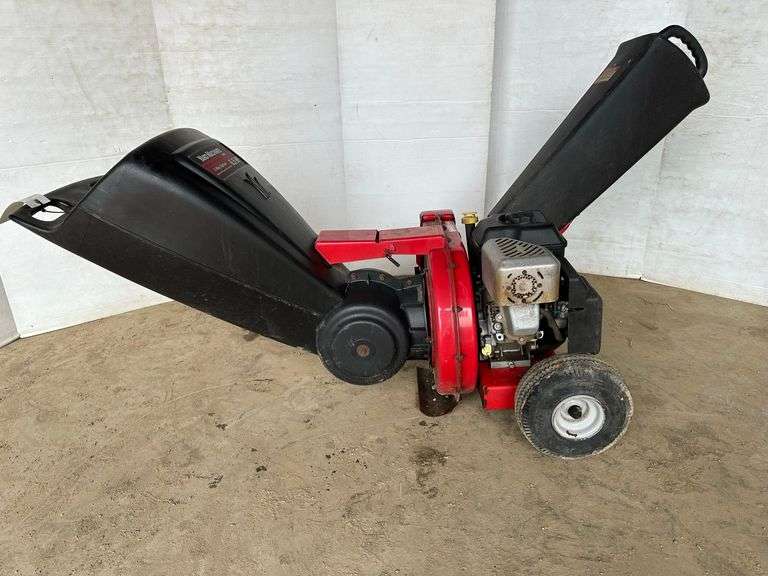 Yard Machines Chipper/Shredder, 6.5 hp Briggs & Stratton Engine, Ran