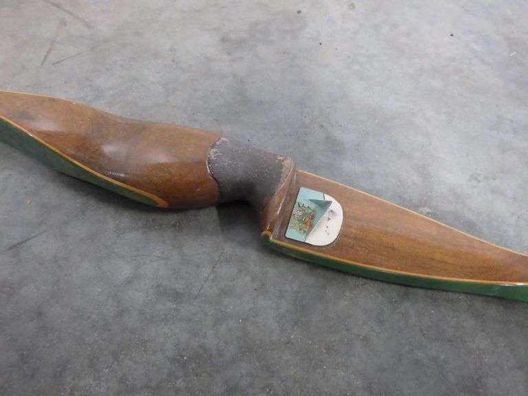 Wing recurve bow Gull, marked 64" x G 1260 no. 29 at 28", needs bow