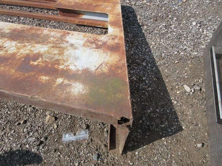 1Ton Headache rack, 80" at base, good, needs paint Albrecht Auction