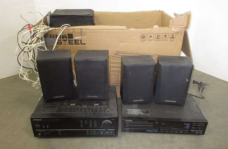 Pioneer professional karaoke system, includes (5) Speakers with all