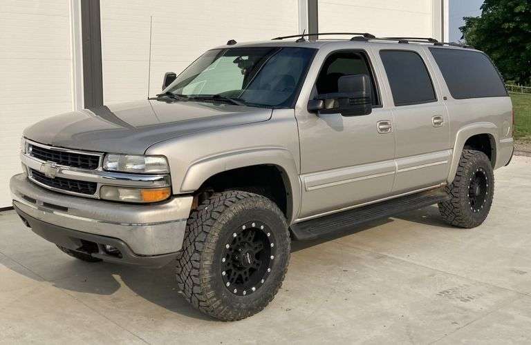 2004 Chevrolet Suburban, 4x4, 6.0L Engine, 4L80E Transmission (Rebuilt