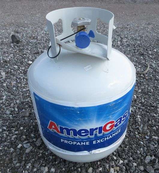 20 lb. Full propane tank, new style valve, can be refilled Albrecht
