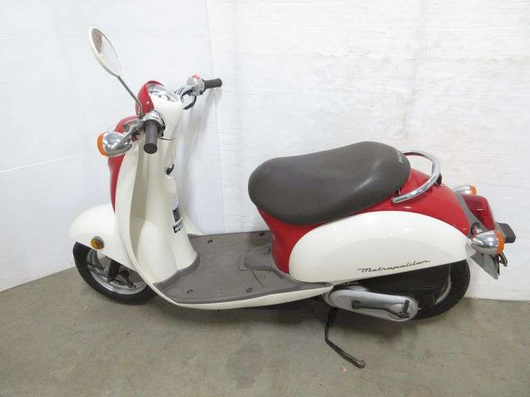 2002 Honda Metropolitan moped, new battery and carb, 5,600 miles, runs