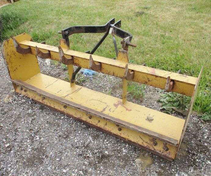 6' Box blade 3point hitch, has been welded on, one pickup strap that