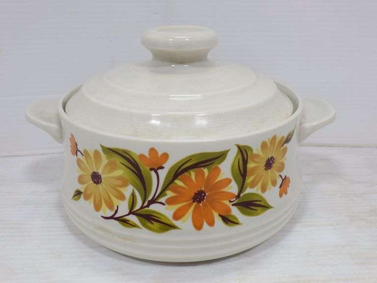 Capri bake and serve stoneware bean pot, 8"Dia, has crazing Albrecht