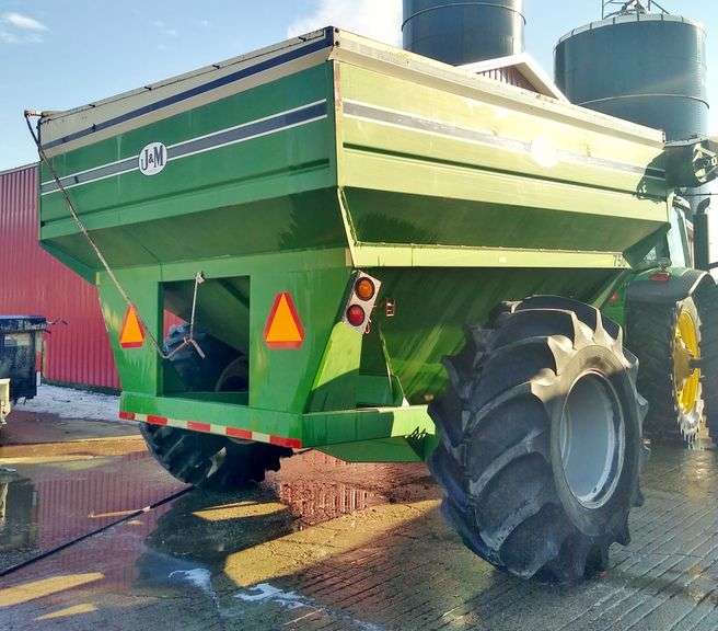 J&M 750 Grain Cart, 14" Auger, 30.5x32 Tires, Auger Liner in 2020