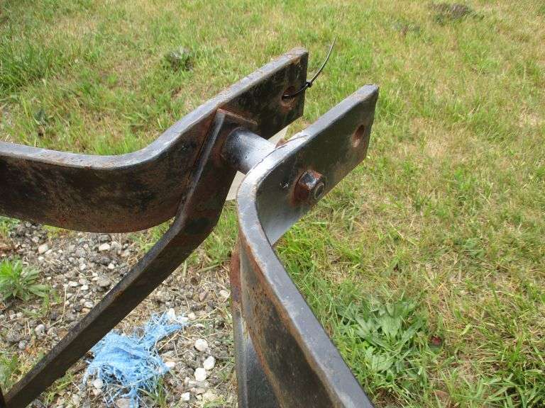 6' Box blade 3point hitch, has been welded on, one pickup strap that