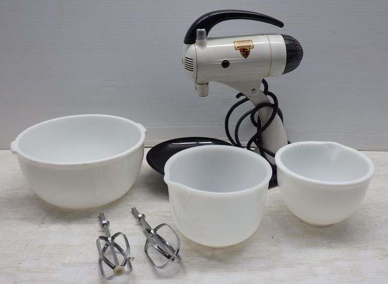 Older Sunbeam Mixmasters, 10speed with three original milk glass bowls