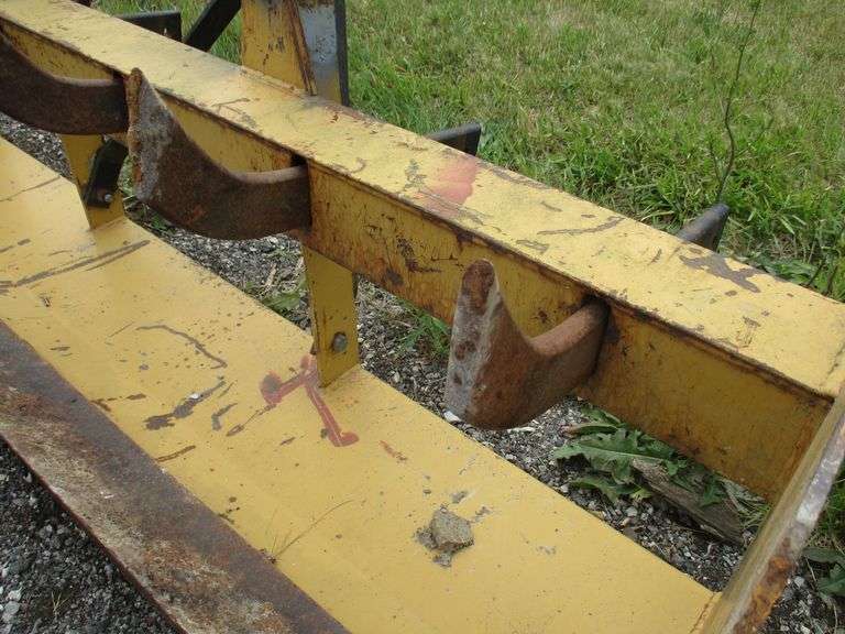 6' Box blade 3point hitch, has been welded on, one pickup strap that