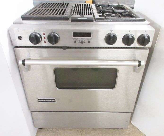 Jenn Air slidein range with builtin vent, indoor grill on top of