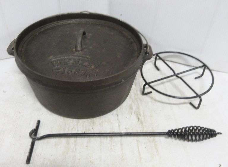 Cast iron dutch oven wenzel with stand and handle, 1887, in very good