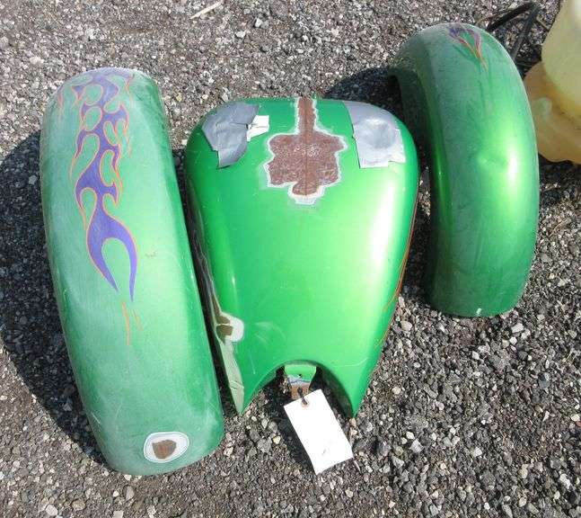 Harley Davidson gas tank and fenders, used Albrecht Auction Service