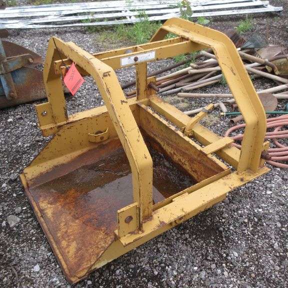 3point dirt scoop for a tractor, 30"W, good Albrecht Auction Service