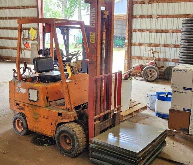 Clark Propane Forklift, Runs Well, Could Use a New Battery, Easily