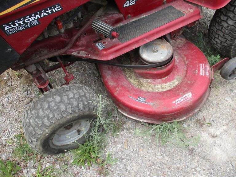 Murray riding mower, 14.5 HP, 42" cut, ran and cut well, has plastic