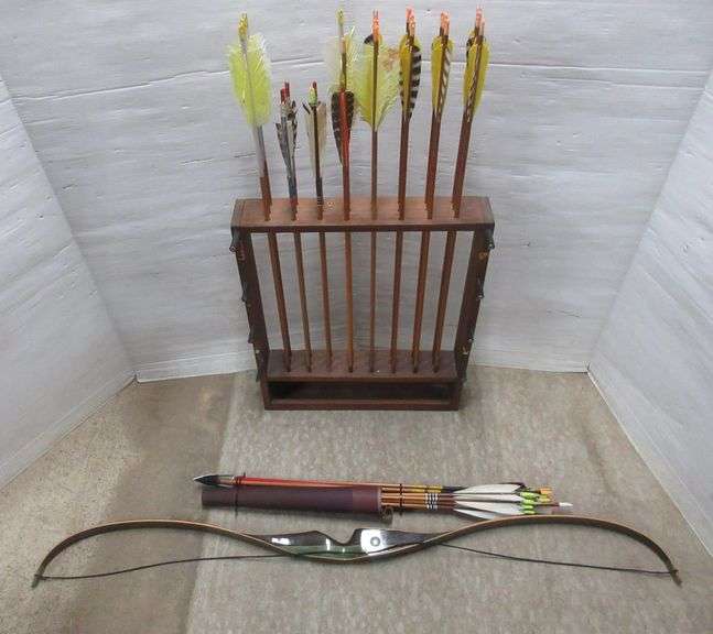 Bear Grizzly Bow, new strips and nock, like new, arrow rock, (17