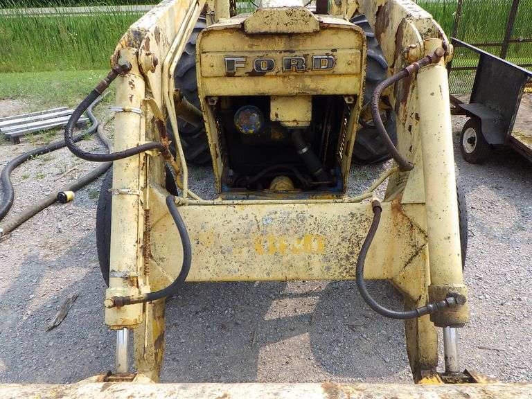 Early 1970s Ford 4500 backhoe, 3cylinder diesel, runs, hydraulics work