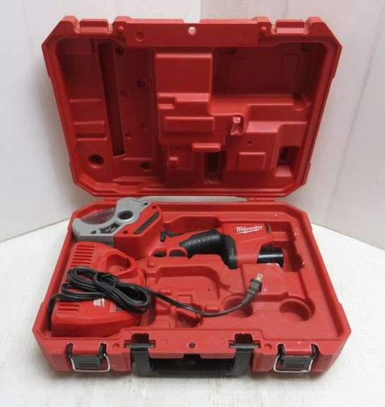 Milwaukee pipe cutter, made for cutting plastic pipe not copper, great