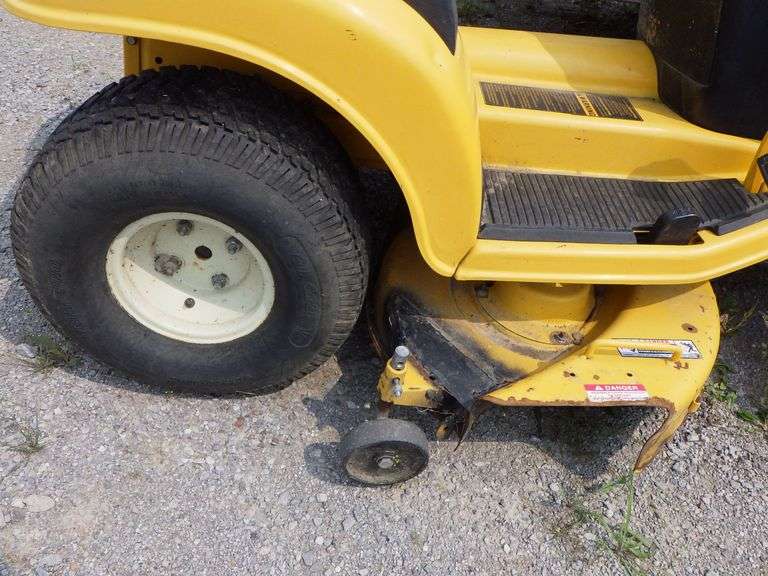 Cub Cadet 2155 hydrostatic lawn tractor, 15 HP Kohler engine, mowed all