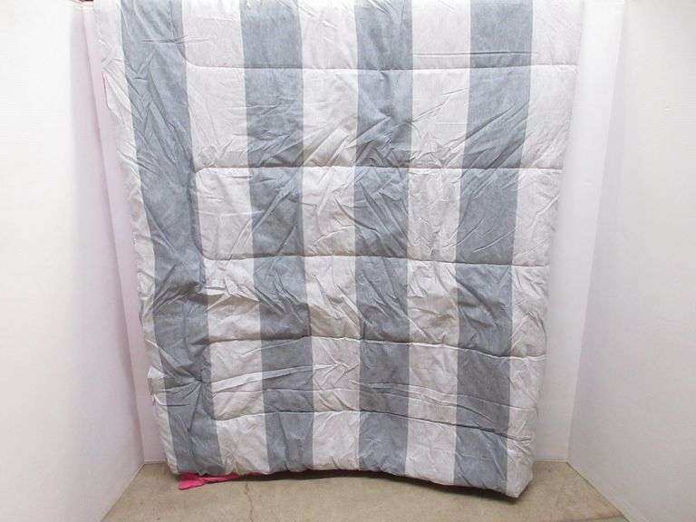 Joe boxer full comforter set, comforter with two shams, in great