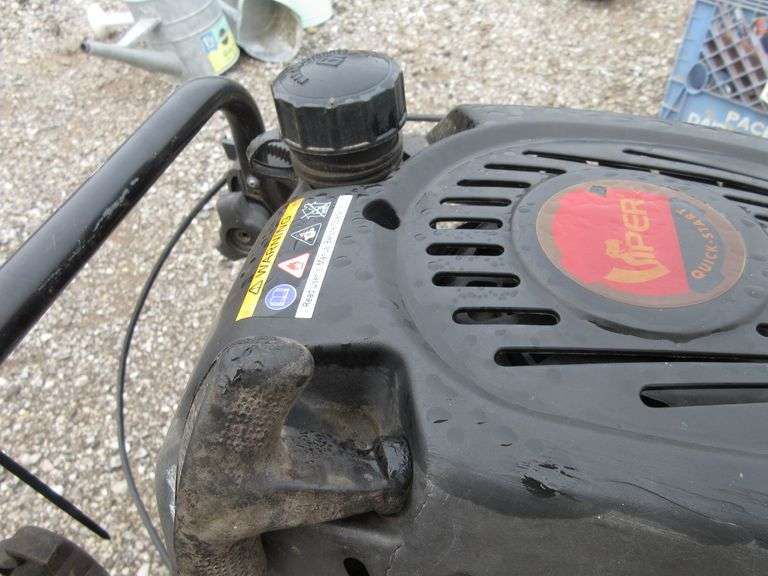 Fields edge string mower, 173cc, runs with quick start Albrecht