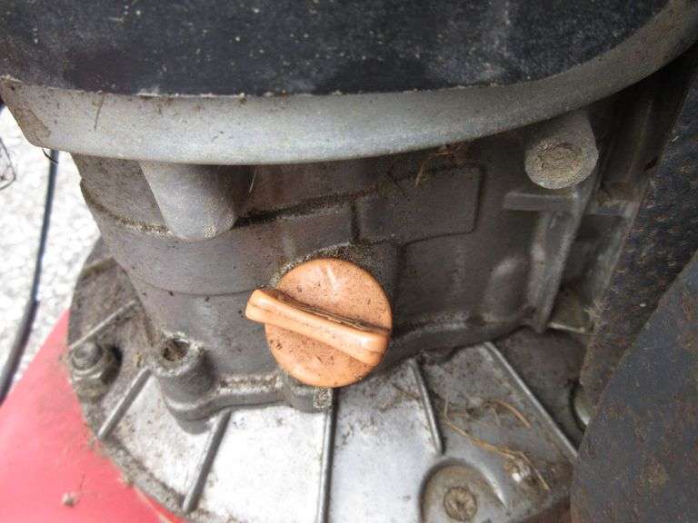 Fields edge string mower, 173cc, runs with quick start Albrecht