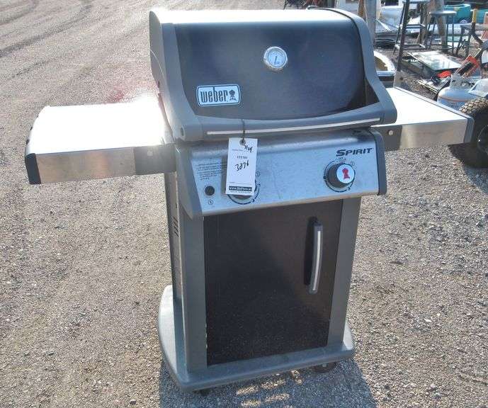 er Spirit LP gas grill, fold down sides, cast iron grates, two