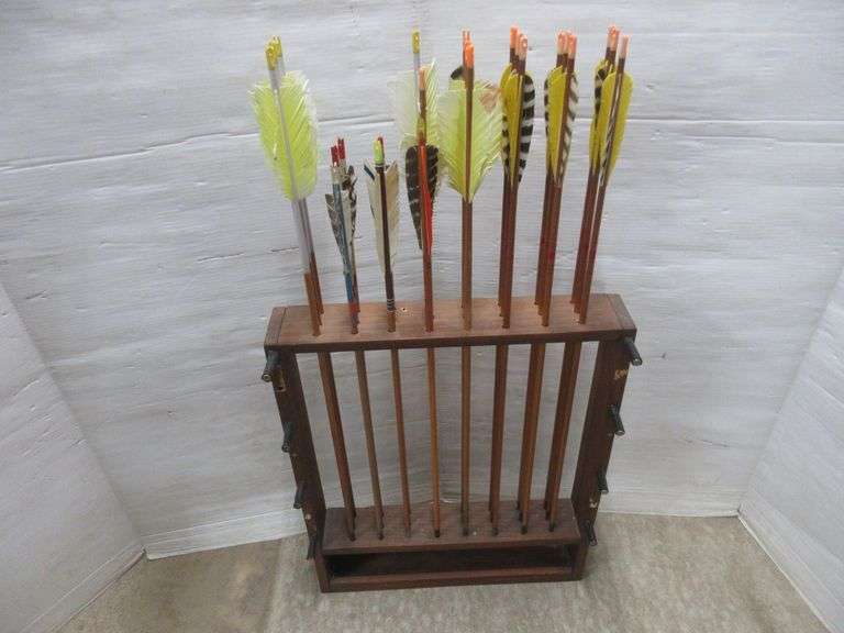 Bear Grizzly Bow, new strips and nock, like new, arrow rock, (17