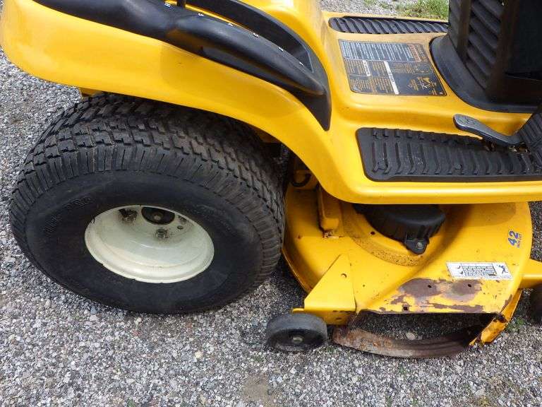 Cub Cadet LT1018 lawn tractor, hydrostatic drive, 42" deck, not correct