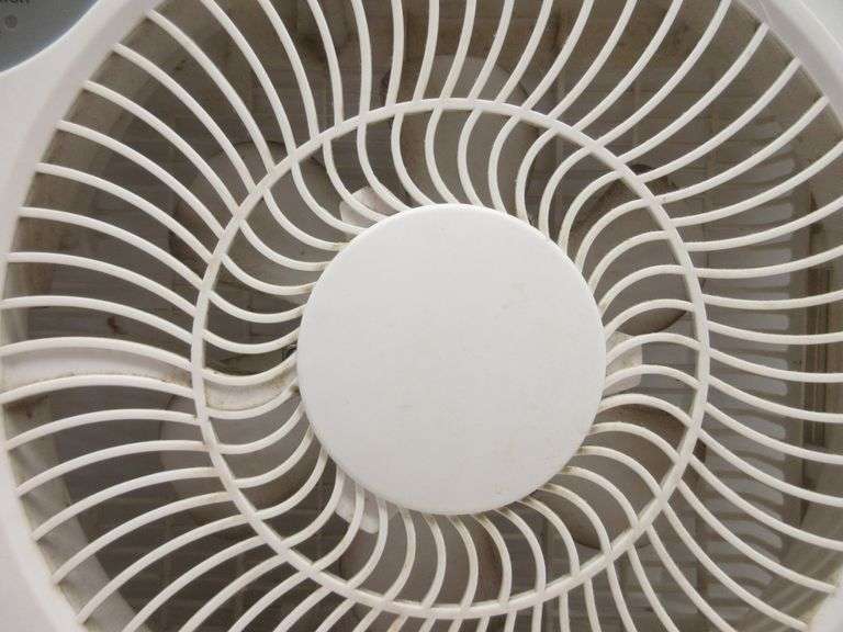 Comfort Zone 9" reversible twin window fan with remote control, 9