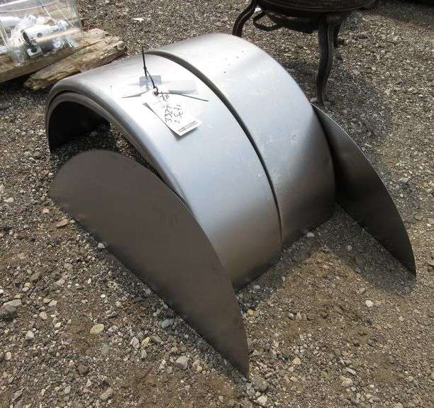 (4) Round trailer fenders with back plates Albrecht Auction Service