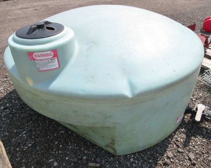 300Gallon water tank with banjo valve, 5'Dia, no leaks, only has water