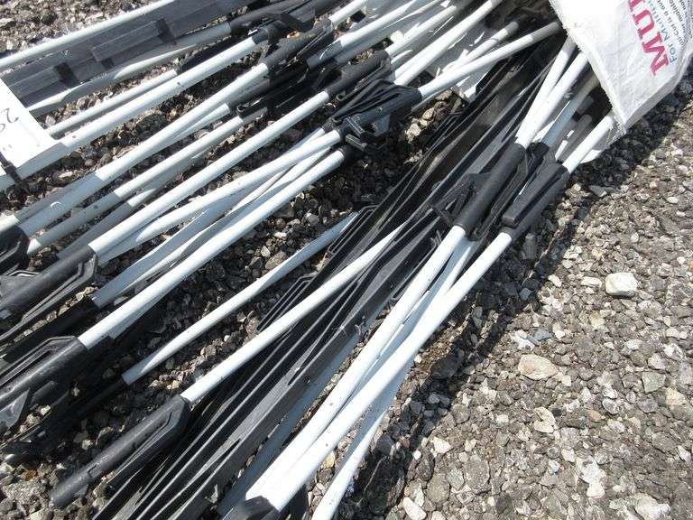 (29) Fiberglass stepin electric fence posts, used Albrecht Auction