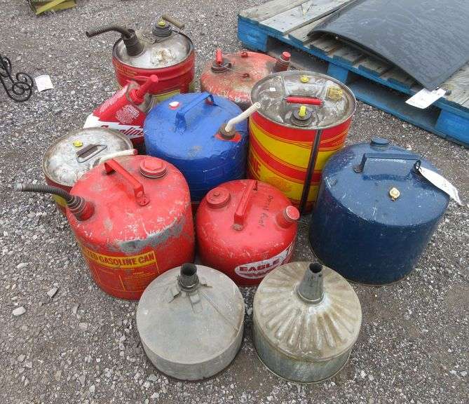 (4) 5Gallon gas cans, 2.5Gallon gas can, 1Gallon gas can, (2) 5