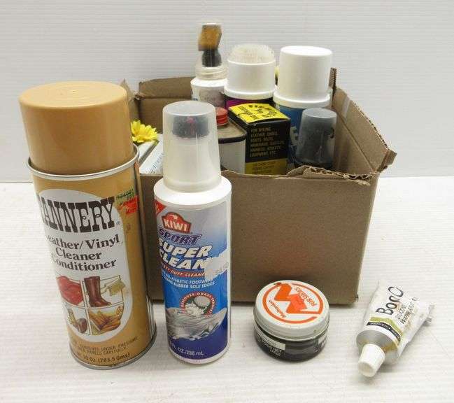 Shoe polish and many shoe polish accessories Albrecht Auction Service