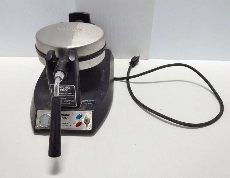 Waring waffle maker, used once, like new, works great Albrecht