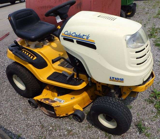 Cub Cadet LT1018 lawn tractor, hydrostatic drive, 42" deck, not correct