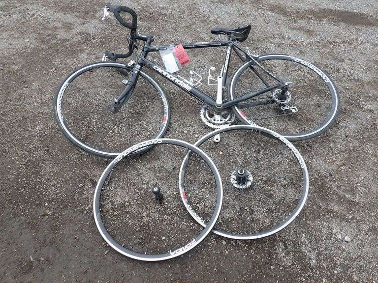 Cannondale Caadx road bike carbon blade, needs pedals, very light, as