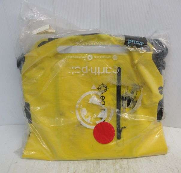Earth Pak premium backpack, has small hole Albrecht Auction Service
