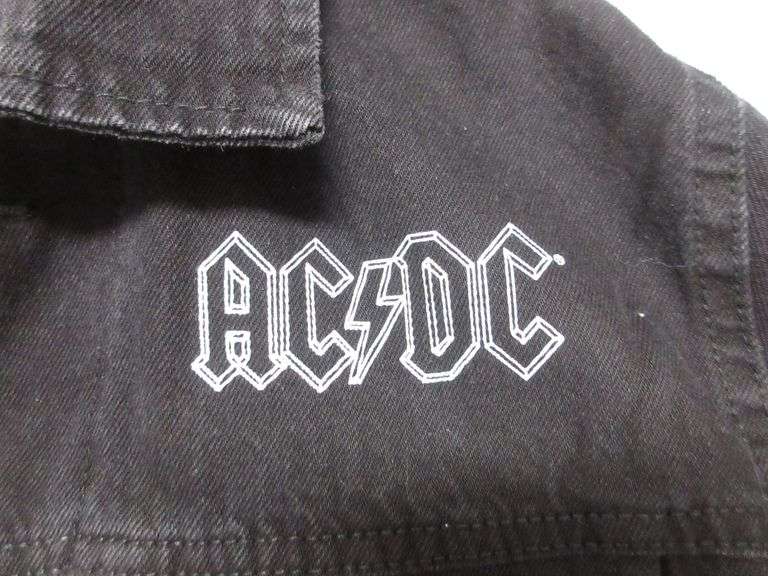 AC/DC jacket, small, great - Albrecht Auction Service