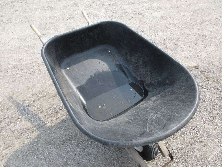Wheelbarrow plastic tub, no holes, used Albrecht Auction Service