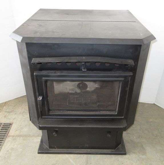 Corn/pellet stove, Magnum Countryside 3500P, burns corn or wood pellets