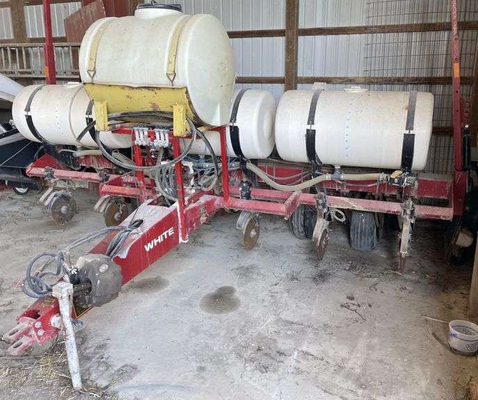 White 6100 Planter, 628" Row, 2x2 Fertilizer, Plumbed for InFurrow