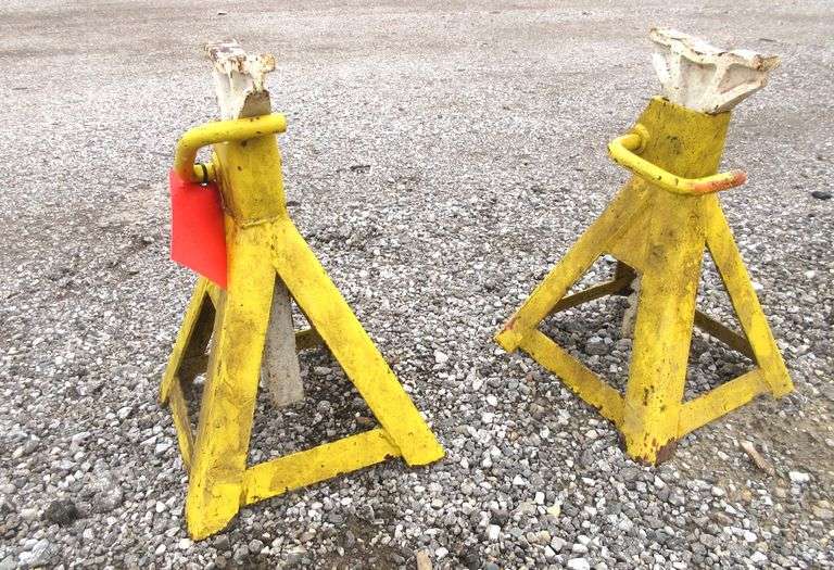 (2) Car jack stands, used Albrecht Auction Service
