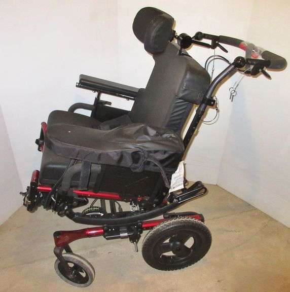 Wheelchair Quickie Iris, 17"W, excellent Albrecht Auction Service