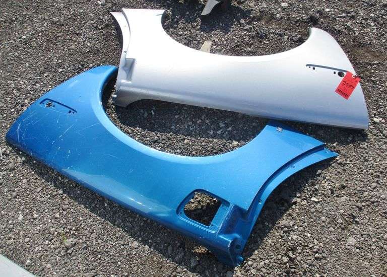 (2) 20052013 C6 Corvette quarter panels, OEM GM Albrecht Auction Service